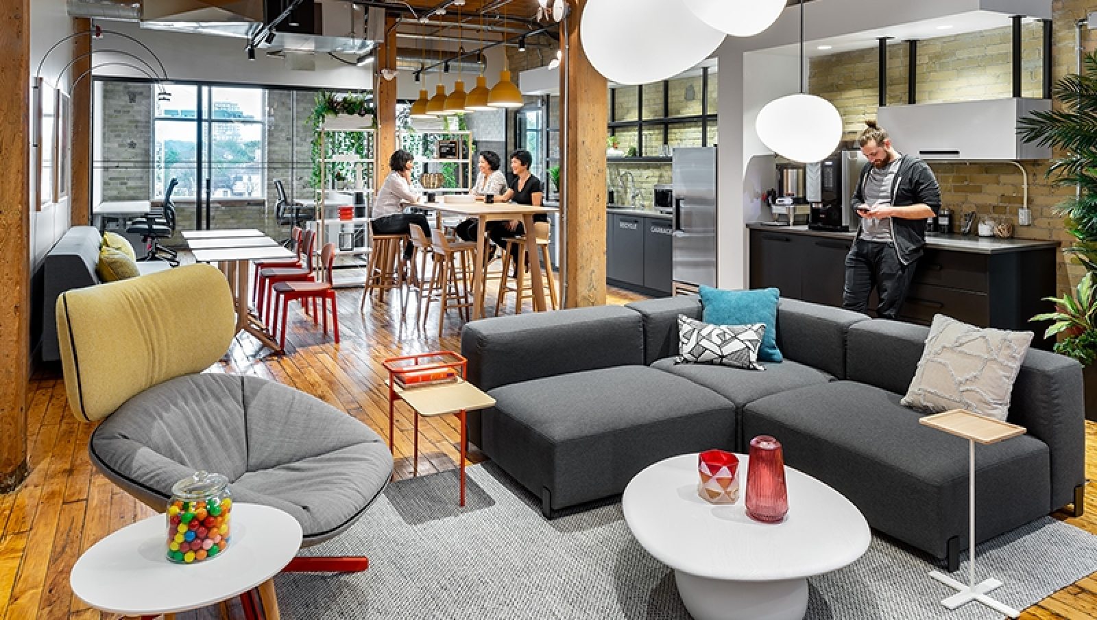 Coworking 2.0: Top 5 Advantages of the New Shared Workspace